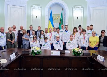 В мэрии наградили харьковских паралимпийцев