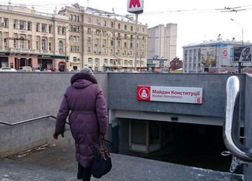 В метрополитене выяснили причины обрушения потолка вестибюля на «Площади Конституции» В метрополитене выяснили причины обрушения потолка вестибюля на «Площади Конституции»