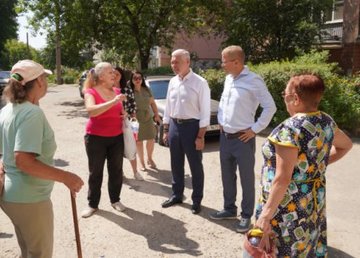 В микрорайоне на улице Клочковской проводится благоустройство В микрорайоне на улице Клочковской проводится благоустройство