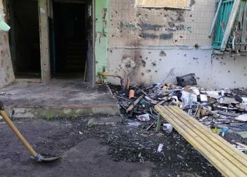 В Московском районе садят цветы и убирают дворы после обстрелов В Московском районе садят цветы и убирают дворы после обстрелов