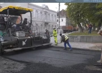 В Новобаварском районе ремонтируют дороги В Новобаварском районе ремонтируют дороги