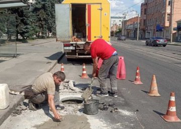 В Новобаварском районе восстанавливают водоводы В Новобаварском районе восстанавливают водоводы