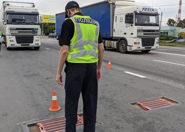 В области начал работать первый передвижной весовой комплекс, который будет проверять большегрузный транспорт