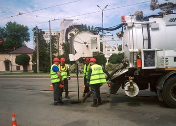 В Основянском районе выполняют прочистку сетей водоотведения