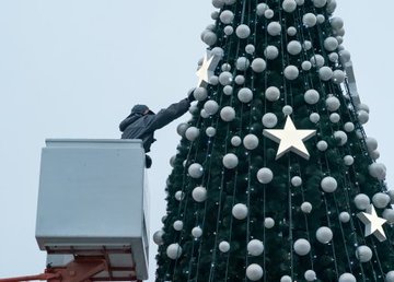 В парке Горького началась подготовка к Новому году В парке Горького началась подготовка к Новому году