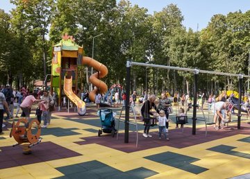 В парке Горького открылся первый в Харькове инклюзивный детский комплекс