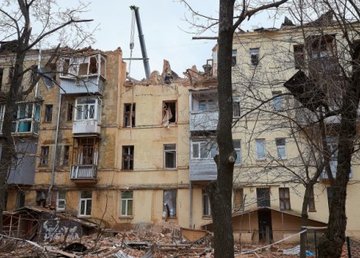 В пострадавшем от обстрела доме восстановили тепло В пострадавшем от обстрела доме восстановили тепло