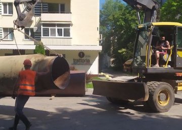 В Шевченковском районе перекладывают магистральные теплосети В Шевченковском районе перекладывают магистральные теплосети