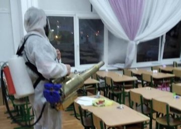 В школах Немышлянского района проводят дезинфекцию помещений В школах Немышлянского района проводят дезинфекцию помещений