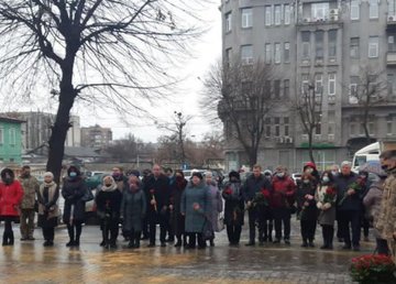 В сквере Пожарных почтили память харьковских чернобыльцев