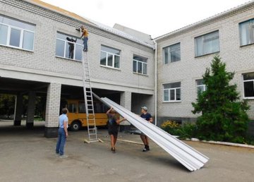 В Слобожанском лицее на Красноградщине к новому учебному году отремонтируют кровлю В Слобожанском лицее на Красноградщине к новому учебному году отремонтируют кровлю