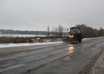 В течение суток для обеспечения проезда на дорогах был привлечен 181 работник и 138 единиц спецтехники