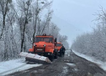 В течение суток работники облавтодора очистили 377 км дорог общего пользования