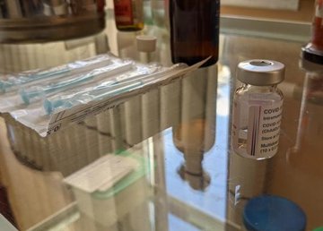 В Украине продолжается вакцинация пожилых людей