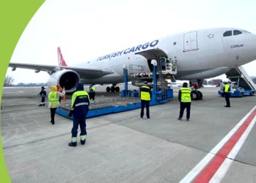 В Украину прибыла первая партия из 500 тыс. доз COVID-вакцины AstraZeneca  В Украину прибыла первая партия из 500 тыс. доз COVID-вакцины AstraZeneca
