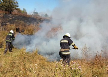 Валковский район: спасатели ликвидировали пожар на открытой территории