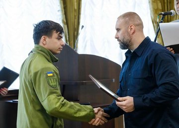 Ви бороните Україну, українців та наше незалежне, вільне майбутнє – Олег Синєгубов привітав захисників та захисниць