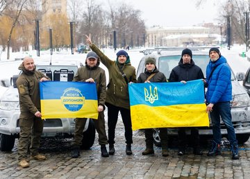 Військовим передали партію автівок, тепловізори, дрони та комп'ютерну техніку Військовим передали партію автівок, тепловізори, дрони та комп'ютерну техніку