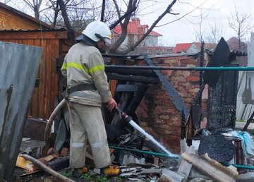 Волчанский район: спасатели потушили пожар в хозяйственной постройке