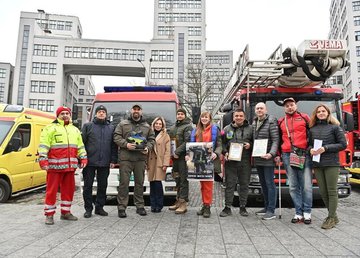Волонтери передали на Харківщину три пожежні машини та авто швидкої допомоги