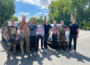 Волонтеры и защитники Харьковщины получили новенькие авто