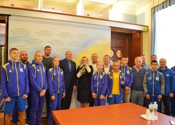 «Вы - наше будущее и гордость всей страны» - Александр Скакун встретился с победителями ЧЕ по боксу