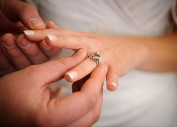 Выбираем кольцо с бриллиантом в Киеве по цвету вставки. С основными оттенками знакомит «Оникс»