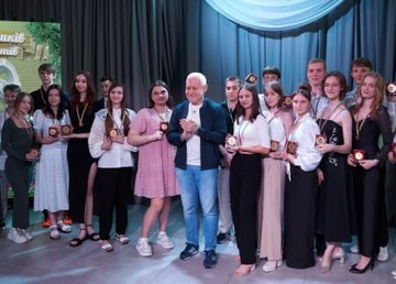 Выпускные вечера прошли еще в двух районах Харькова