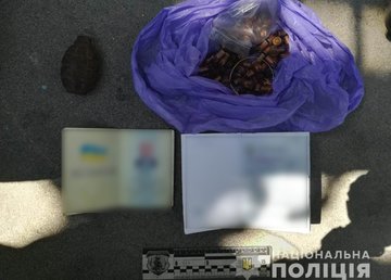 Взрывотехники проверили содержание подозрительной коробки, обнаруженной возле многоэтажки в Харькове Взрывотехники проверили содержание подозрительной коробки, обнаруженной возле многоэтажки в Харькове