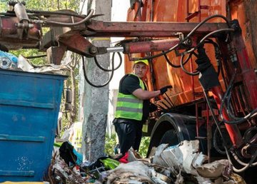 За неделю КВБО вывозит десятки тысяч кубометров мусора За неделю КВБО вывозит десятки тысяч кубометров мусора