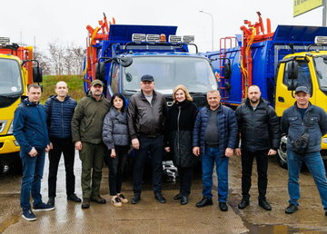 За сприяння ХОВА громадам Харківщини передали нову комунальну техніку За сприяння ХОВА громадам Харківщини передали нову комунальну техніку