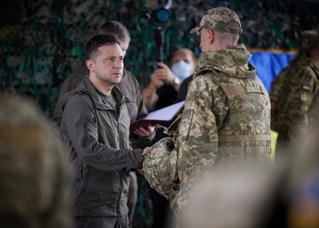 Заряжаюсь и вдохновляюсь героизмом наших военных. Президент - на передовой Заряжаюсь и вдохновляюсь героизмом наших военных. Президент - на передовой