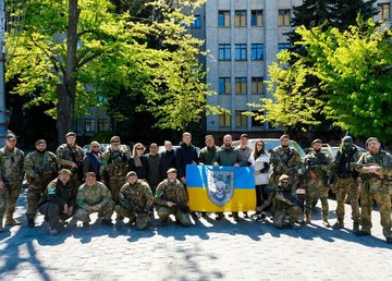 Защитникам Харьковщины передали 4 автомобиля