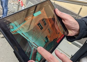 Завдяки 3D-сканеру на Харківщині зможуть відновлювати пошкоджені російськими обстрілами пам'ятки