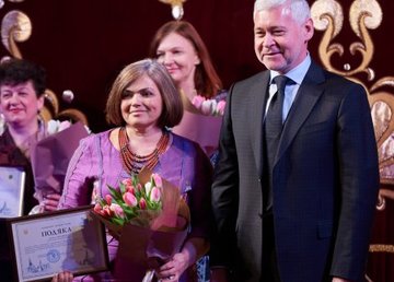 Женщин Новобаварского и Холодногорского районов поздравили с 8 Марта 