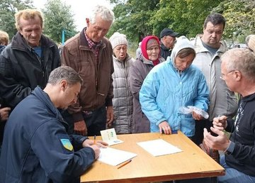 Жители деоккупированных территорий начали получать пенсии в передвижных отделениях "Укрпочты"