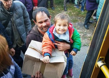 Жителі звільненої з окупації Куп’янщини отримують гуманітарну допомогу Жителі звільненої з окупації Куп’янщини отримують гуманітарну допомогу