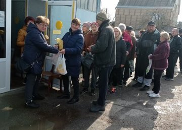 Жителям частного сектора доставляют гуманитарную помощь Жителям частного сектора доставляют гуманитарную помощь