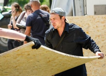 Жителям Первомайського передали будівельні матеріали та гуманітарну допомогу