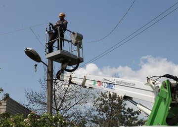 Жителям Верхнього Салтова почали підключати світло