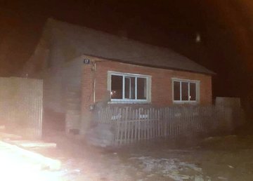 Золочевский район: спасатели спасли 2-х жителей частного дома, который занялся из-за неисправности печного отопления