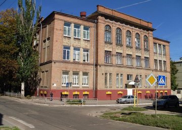 Специализированная школа I-III ступеней № 18 - фасад Специализированная школа I-III ступеней № 18 - фасад