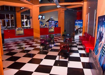 Кинотеатр «Восемь с половиной (8 1/2)»