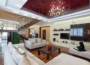 Глянцевый натяжной потолок