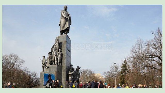 Харьковчане возложили цветы к памятнику Тарасу Шевченко