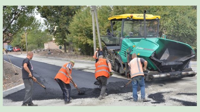 На Новой Баварии ремонтируют внутриквартальные дороги На Новой Баварии ремонтируют внутриквартальные дороги