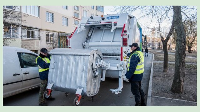 В городе пересмотрели график вывоза мусора и дезинфицируют контейнеры