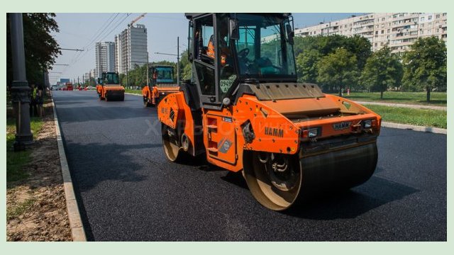 Дорожники ремонтируют улицу Драгомировскую Дорожники ремонтируют улицу Драгомировскую