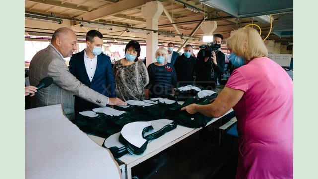 Алексей Кучер посетил одно из наибольших предприятий текстильной промышленности восточной Украины Алексей Кучер посетил одно из наибольших предприятий текстильной промышленности восточной Украины