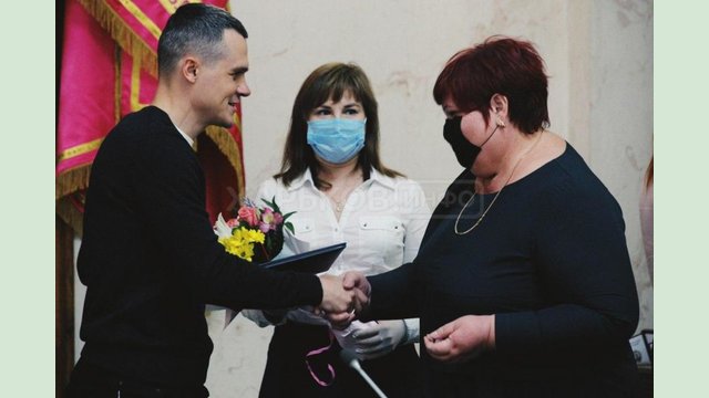 Алексей Кучер поздравил педагогов области с профессиональным праздником Алексей Кучер поздравил педагогов области с профессиональным праздником
